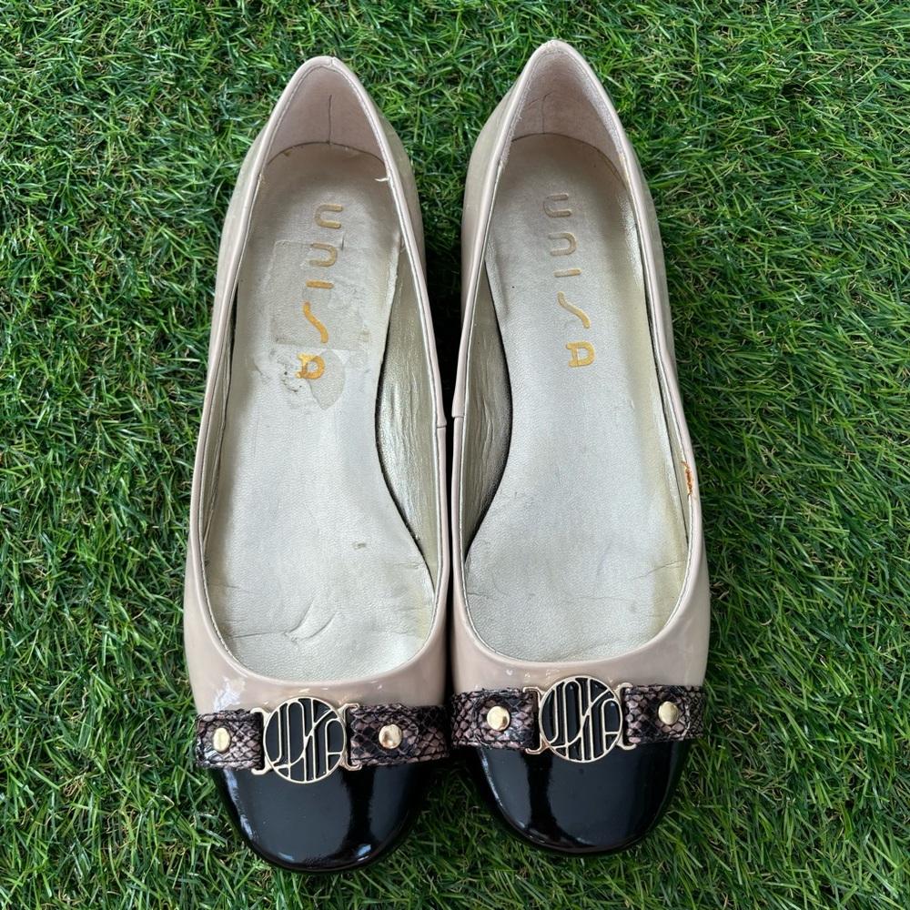 Unisa Cream and Black Size 7 Flats
